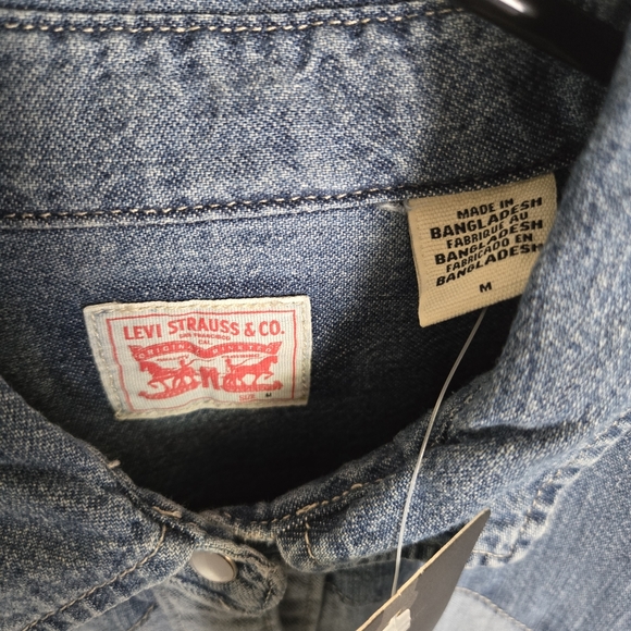 Levi's Strauss Denim Buttondown sz Medium - Picture 4 of 6